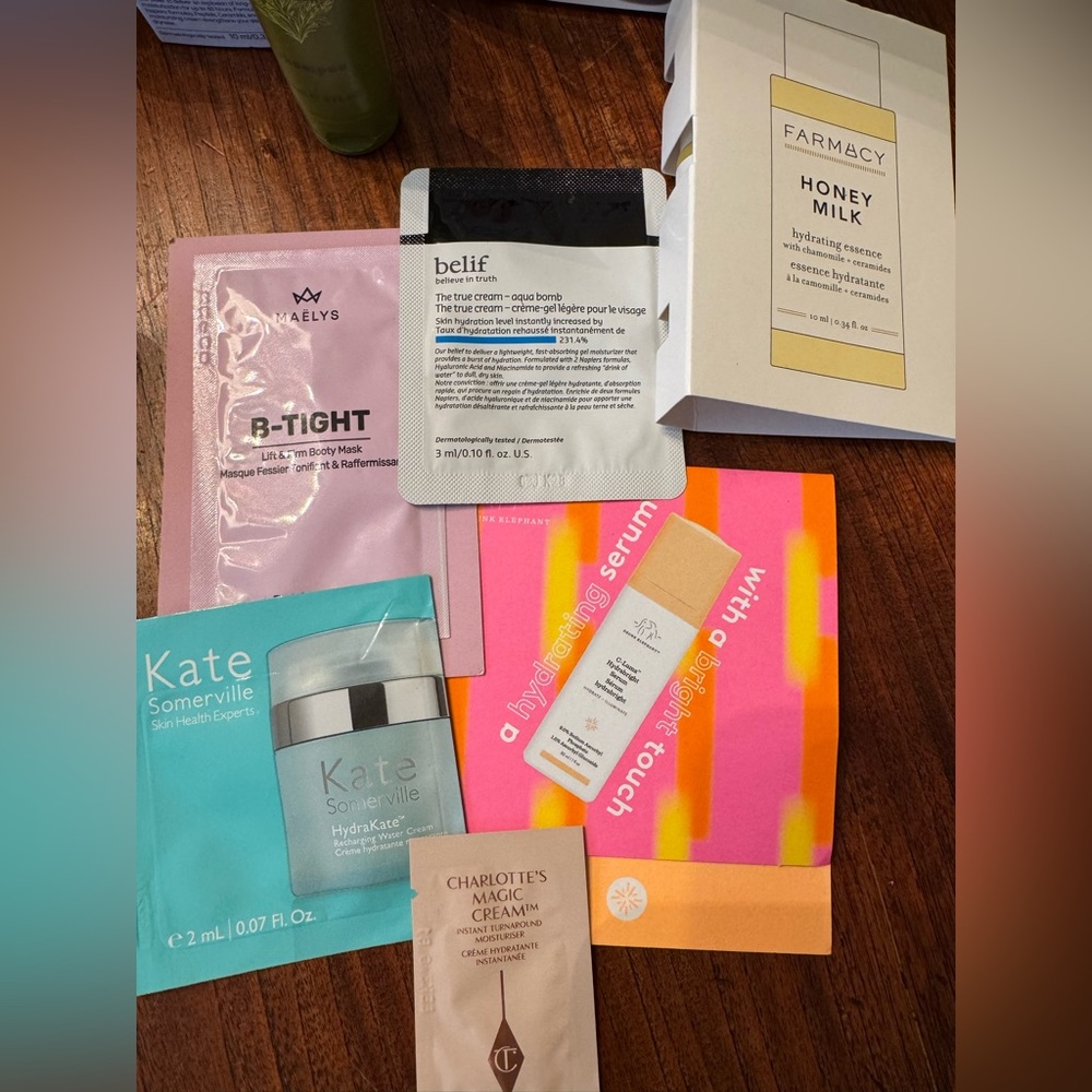 New samples skincare bundle with bag - Picture 3 of 7